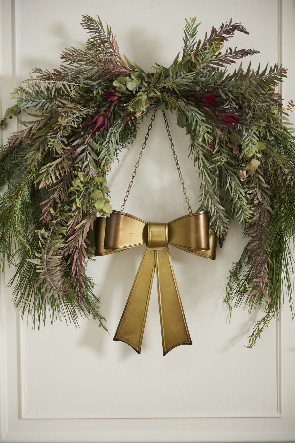FLEURISH Bow Wreath 11"x 4.5"x 24"