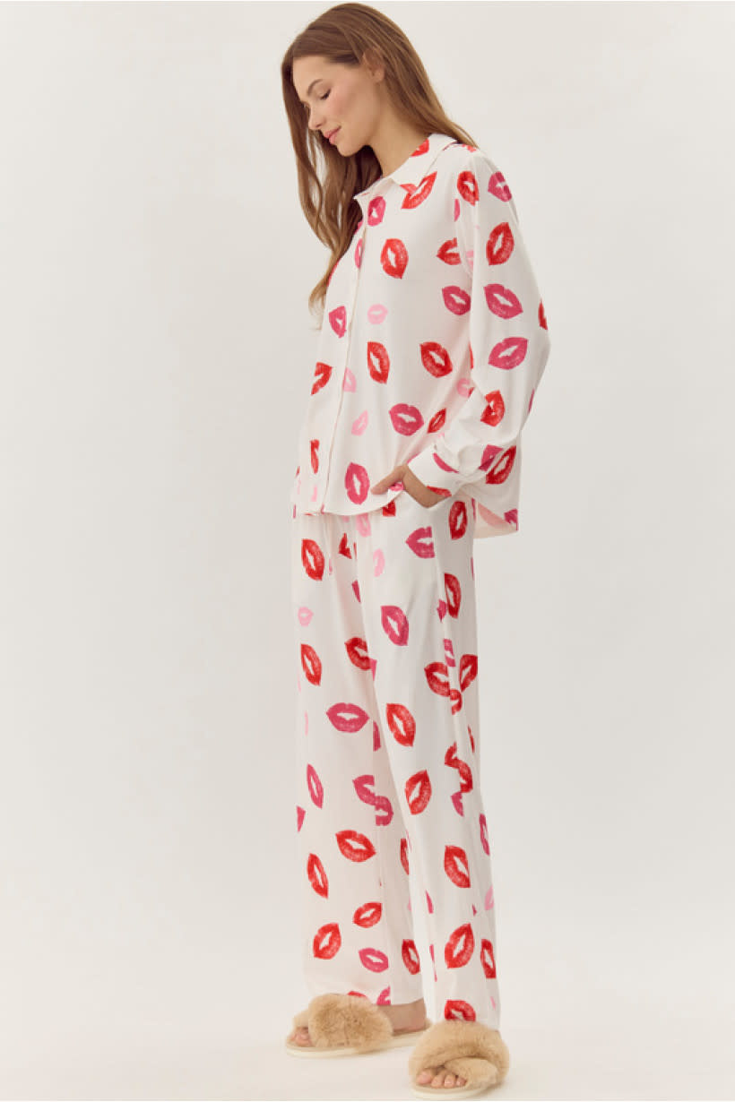 Jodifl Off White Lip Print Pajama Set