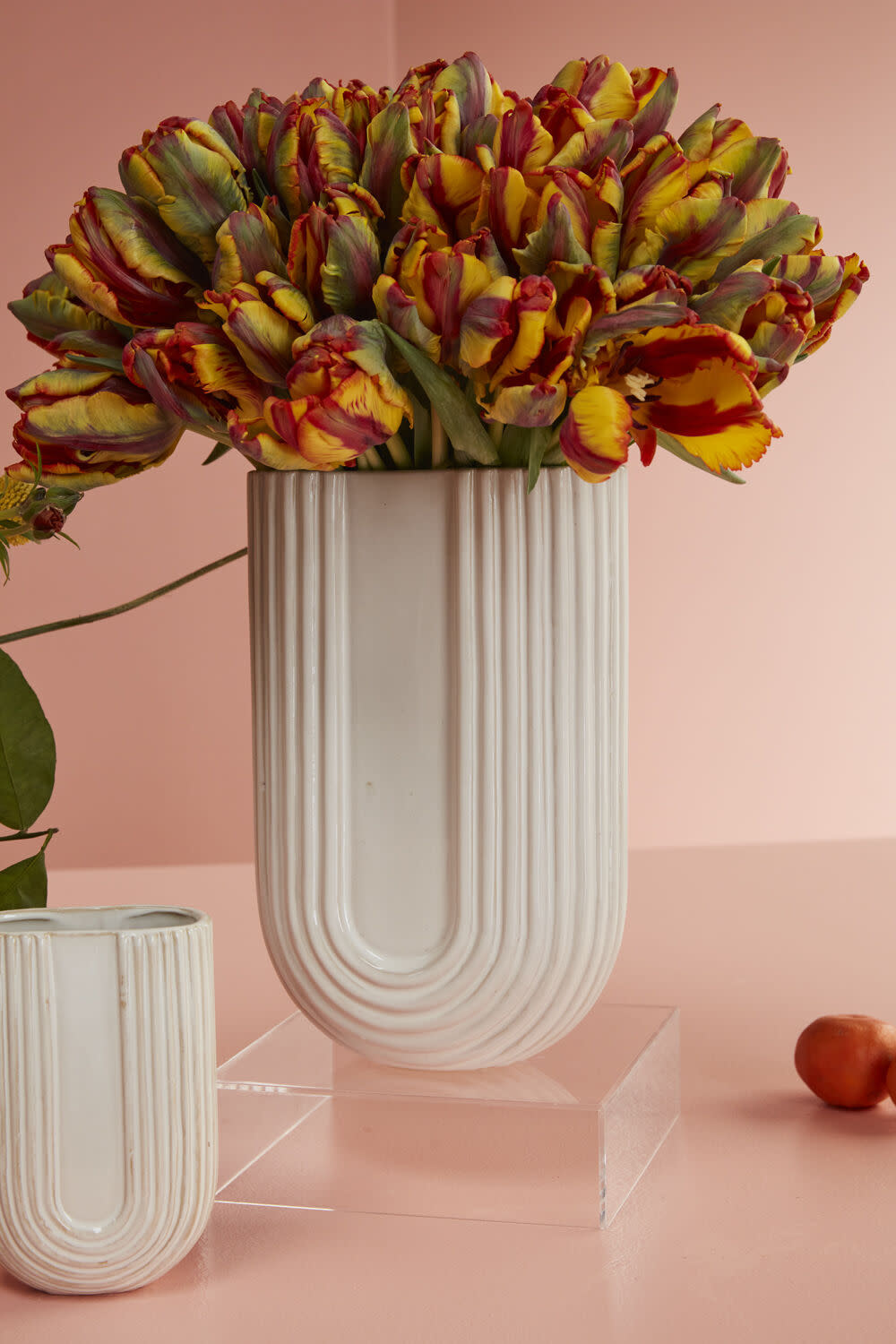 FLEURISH Eos Vase 6.5"x 3.5"x 10"