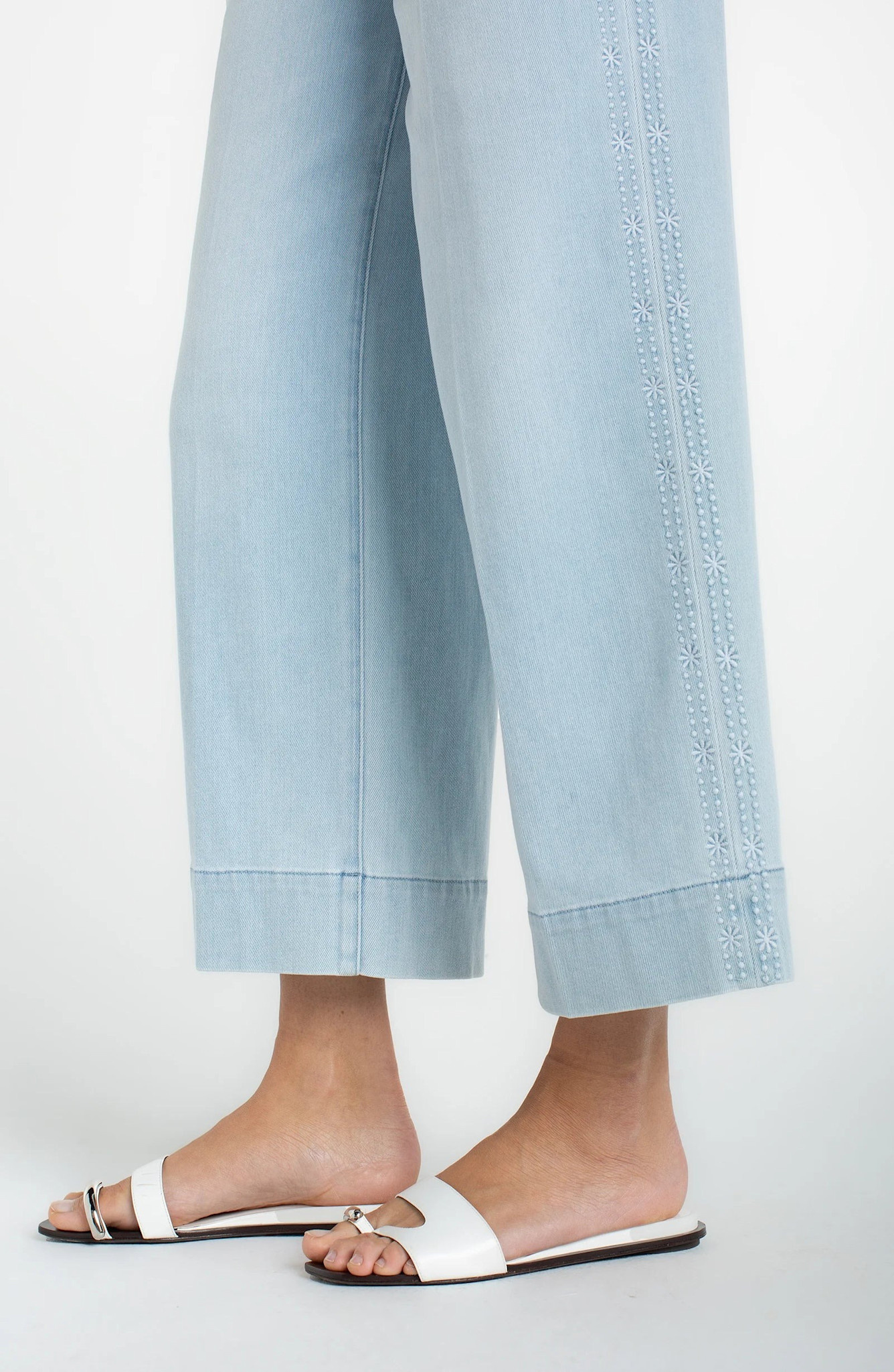 Liverpool Los Angeles stride crop wide leg w/ embroidered side seam