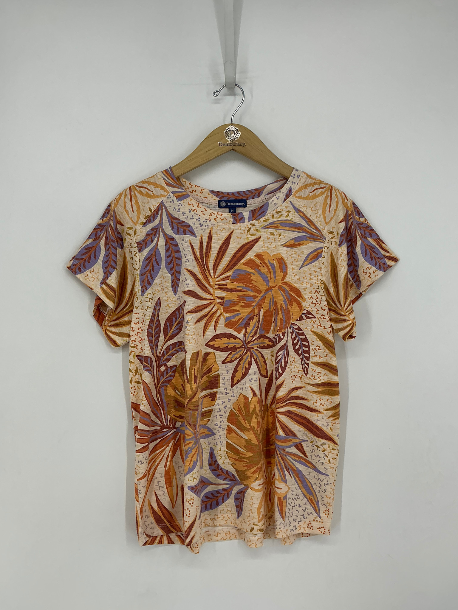 Democracy Macadamia/Raw Sienna SS Printed Scoop Neck Boyfriend Tee