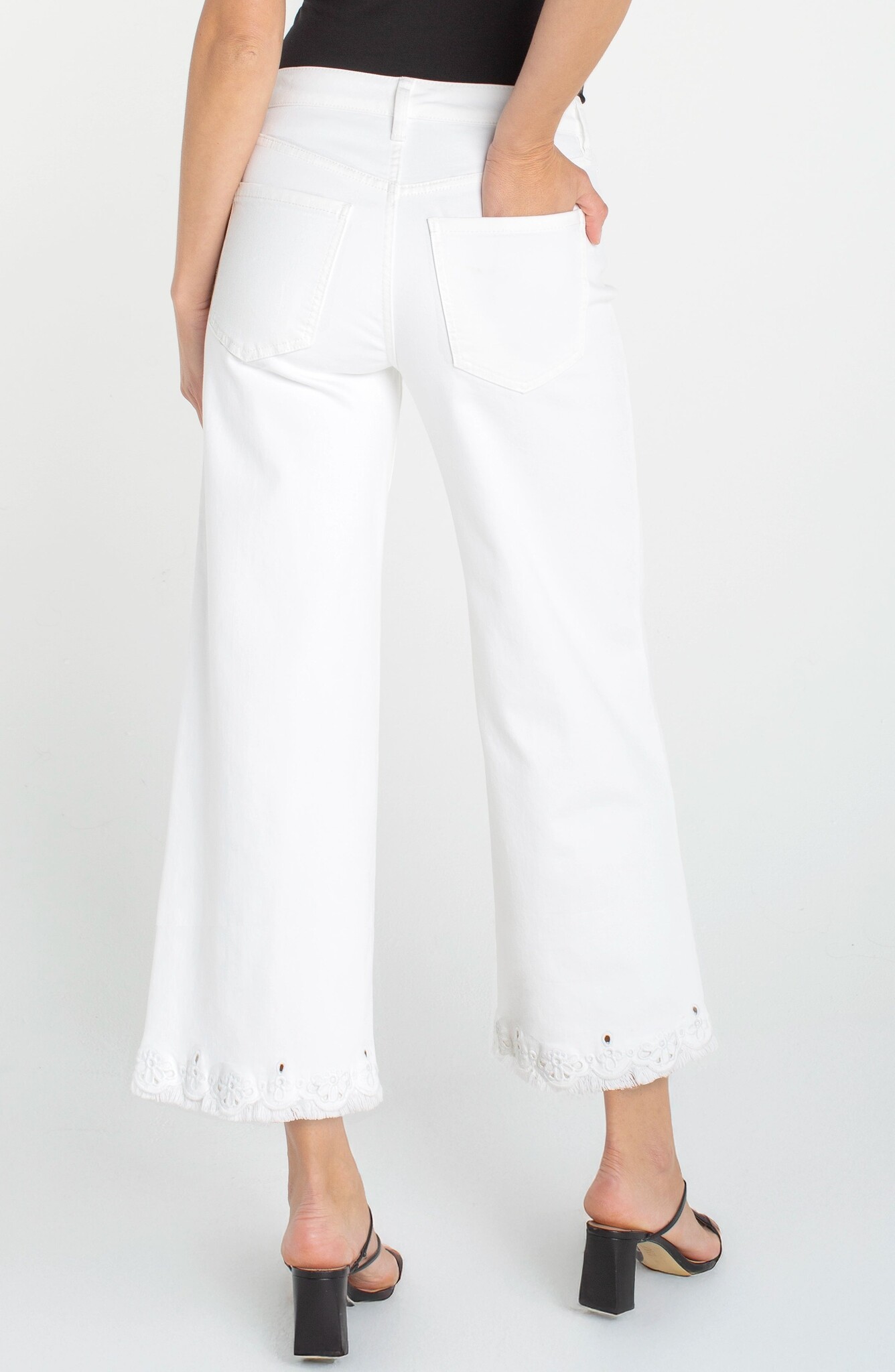 Liverpool Los Angeles stride crop wide leg w/ embroidered hem 26'