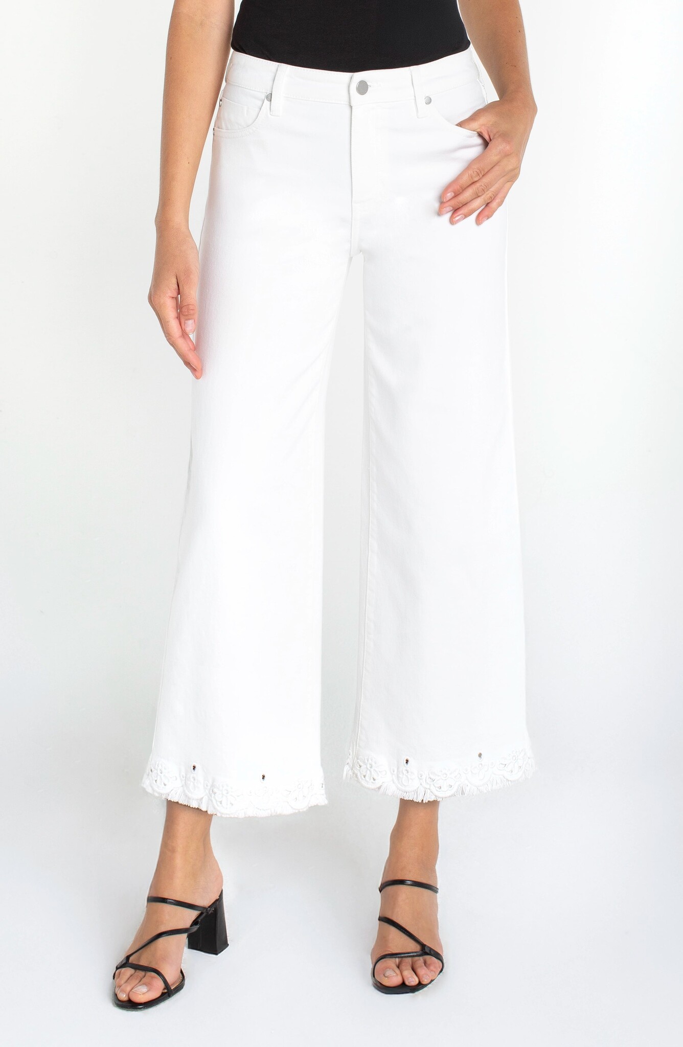 Liverpool Los Angeles stride crop wide leg w/ embroidered hem 26'