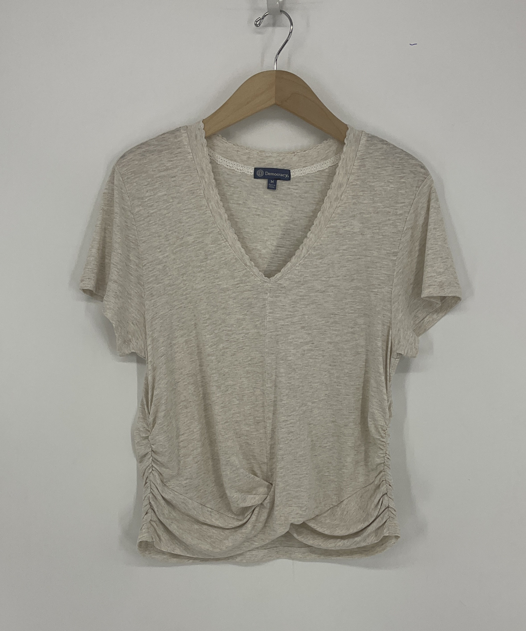 Democracy Heather Jute Short Sleeve Scalloped V-Neck Twist Hem Knit Top