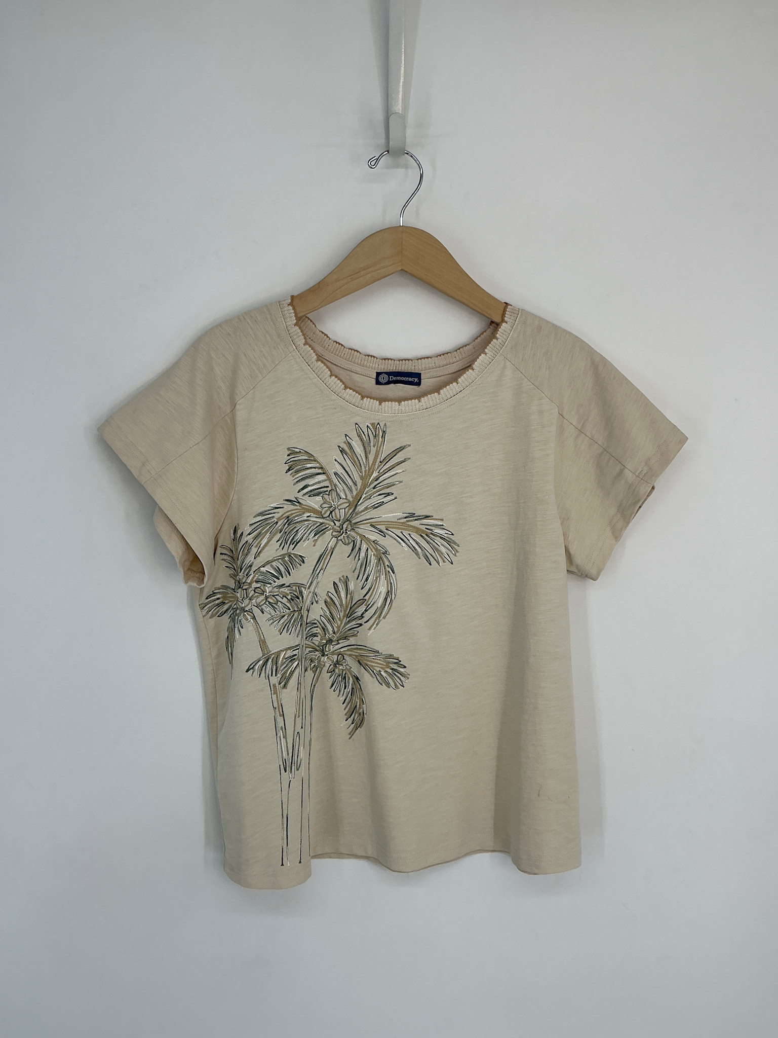 Democracy Soft Linen Multi Scalloped Scoop-Neck Embroidered Boyfriend Tee