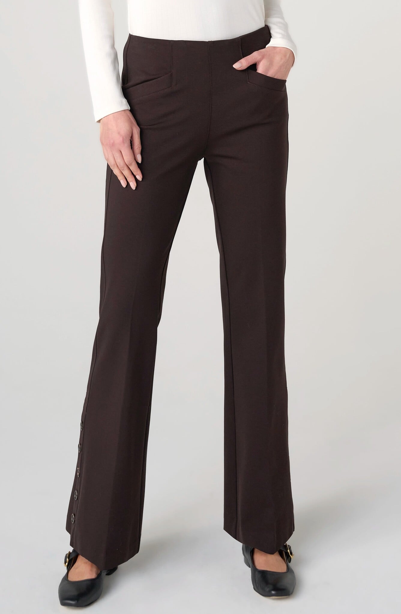 Liverpool Los Angeles stella pull-on flare w/ button hem - 30'