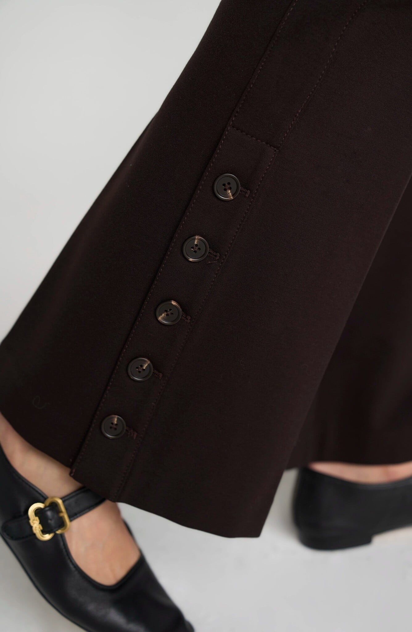 Liverpool Los Angeles stella pull-on flare w/ button hem - 30'