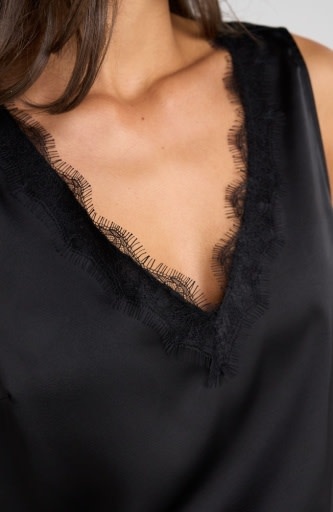 Liverpool Los Angeles v-neck woven tank w/ lace trim