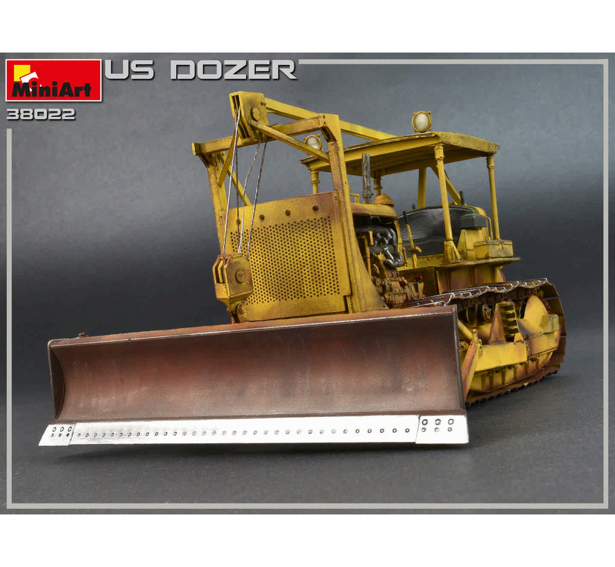 38022 US Army Bulldozer with Angled Blade 1/35