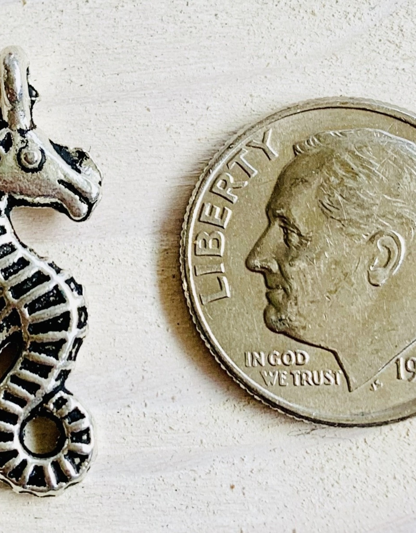 24mm Seahorse Antique Silver