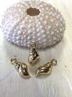 Small Shell Charm Gold Plated ea