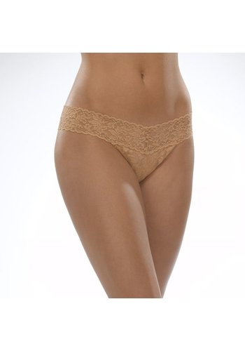 Signature Lace Low Rise Thong 