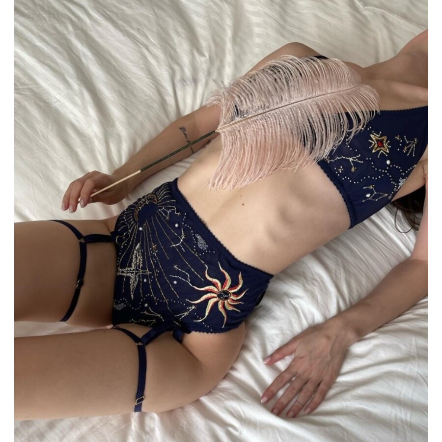 Cygnus High Waist Panty With Leg Straps