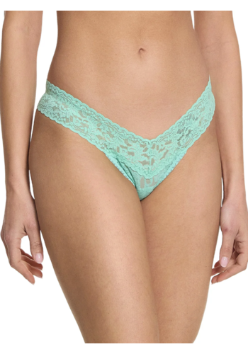 Signature Lace Low Rise Thong 