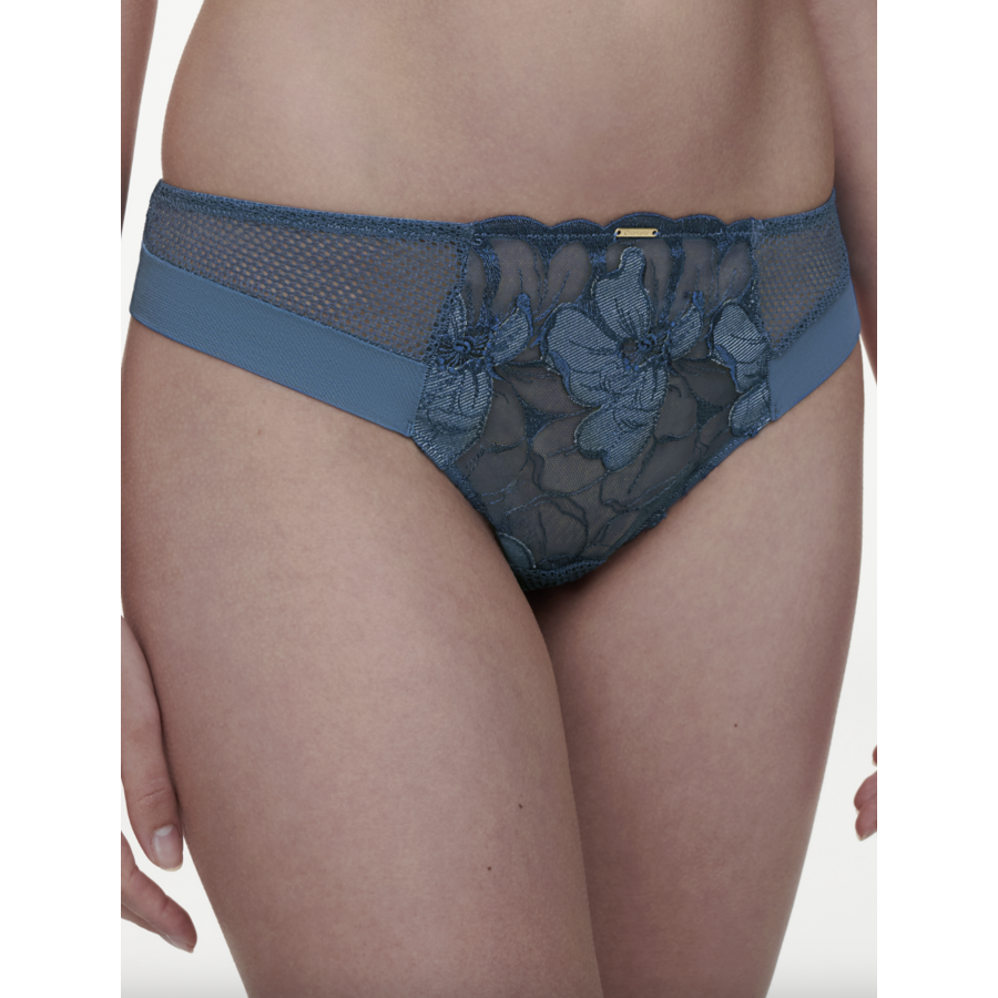 Fleurs Signature Lace Thong
