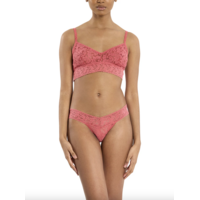 Signature Lace Low Rise Thong
