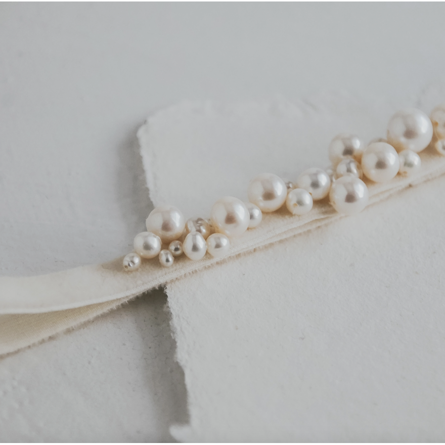Aphrodite Pearl Cluster Garter MEDIUM/LARGE