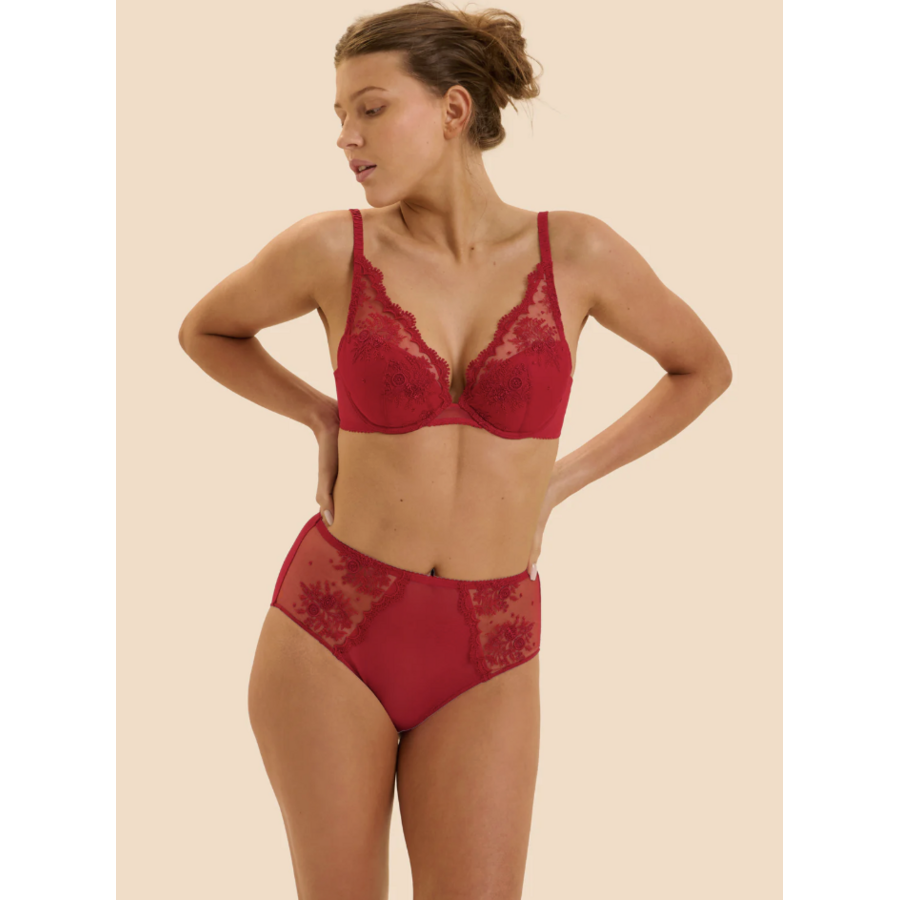 Intrigue Retro Brief