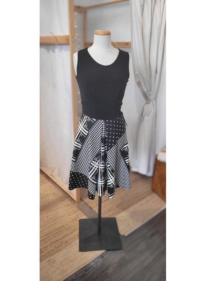ROBE noir et blanc - 2e Vie - 8 ans