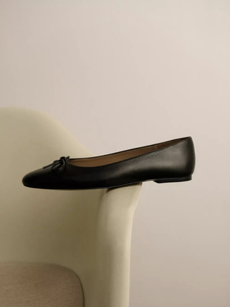 FLATTERED Bodil leather black