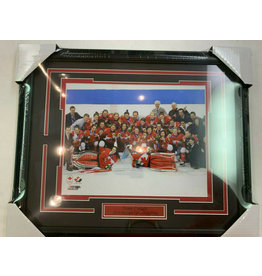2014 WOMEN'S OLYMPIC GOLD MEDALLISTS 16X20 FRAME - TEAM CANADA