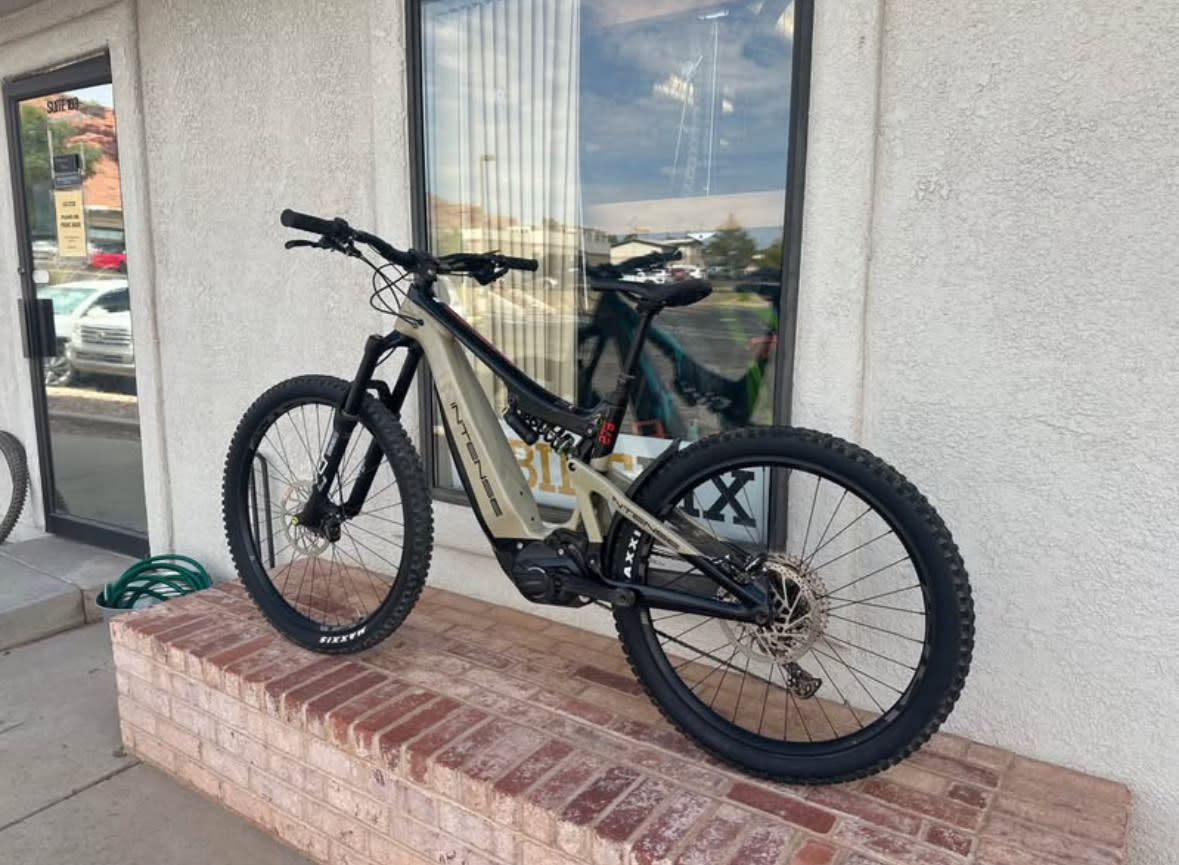 Intense SALE Intense Tazer E-bike, DVO Expert  (Medium , tan/black) DEMO
