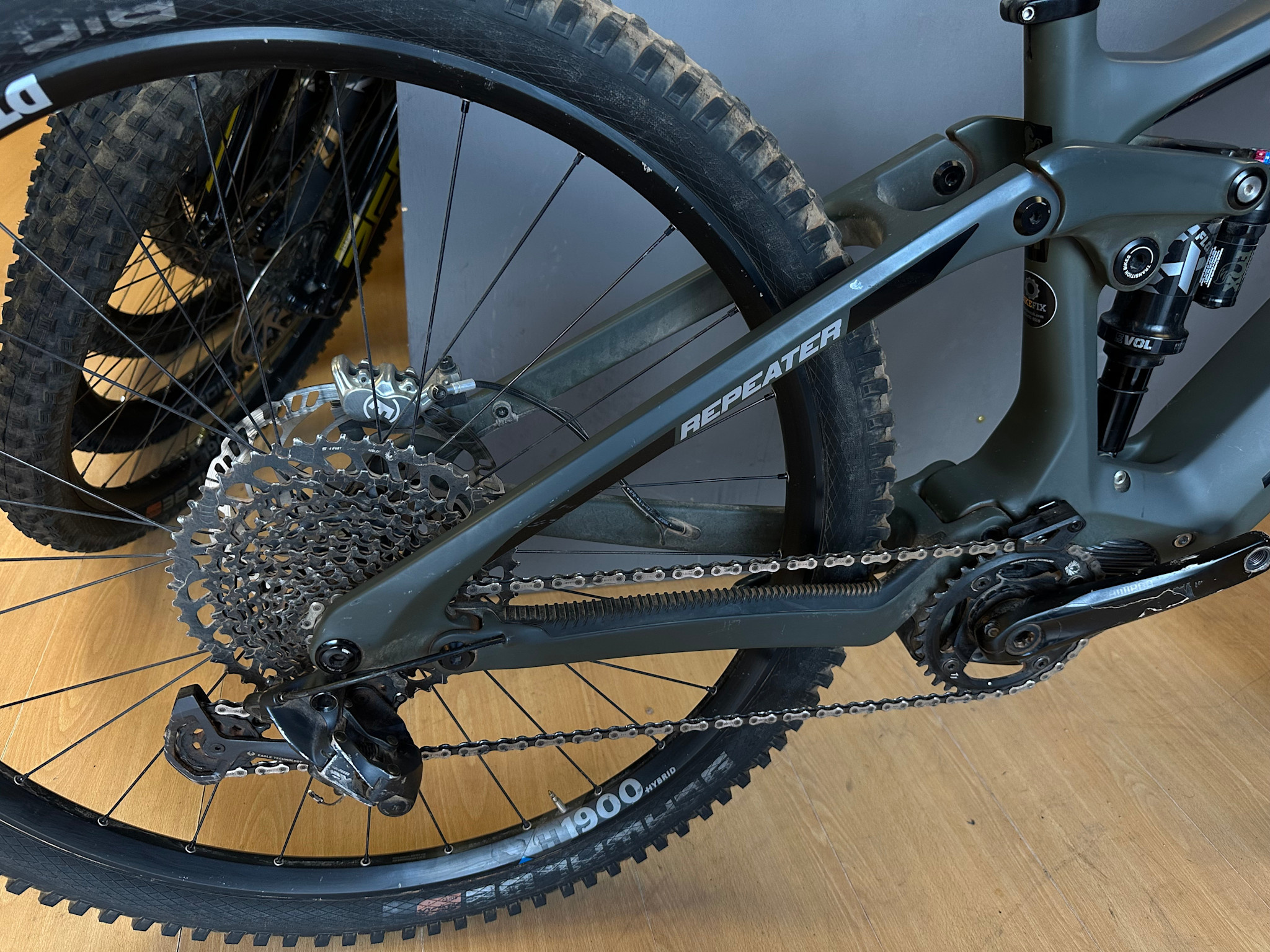 Transition Transition Repeater Carbon GX (Medium, Mossy  Green) DEMO w Rock Shox Lyrik