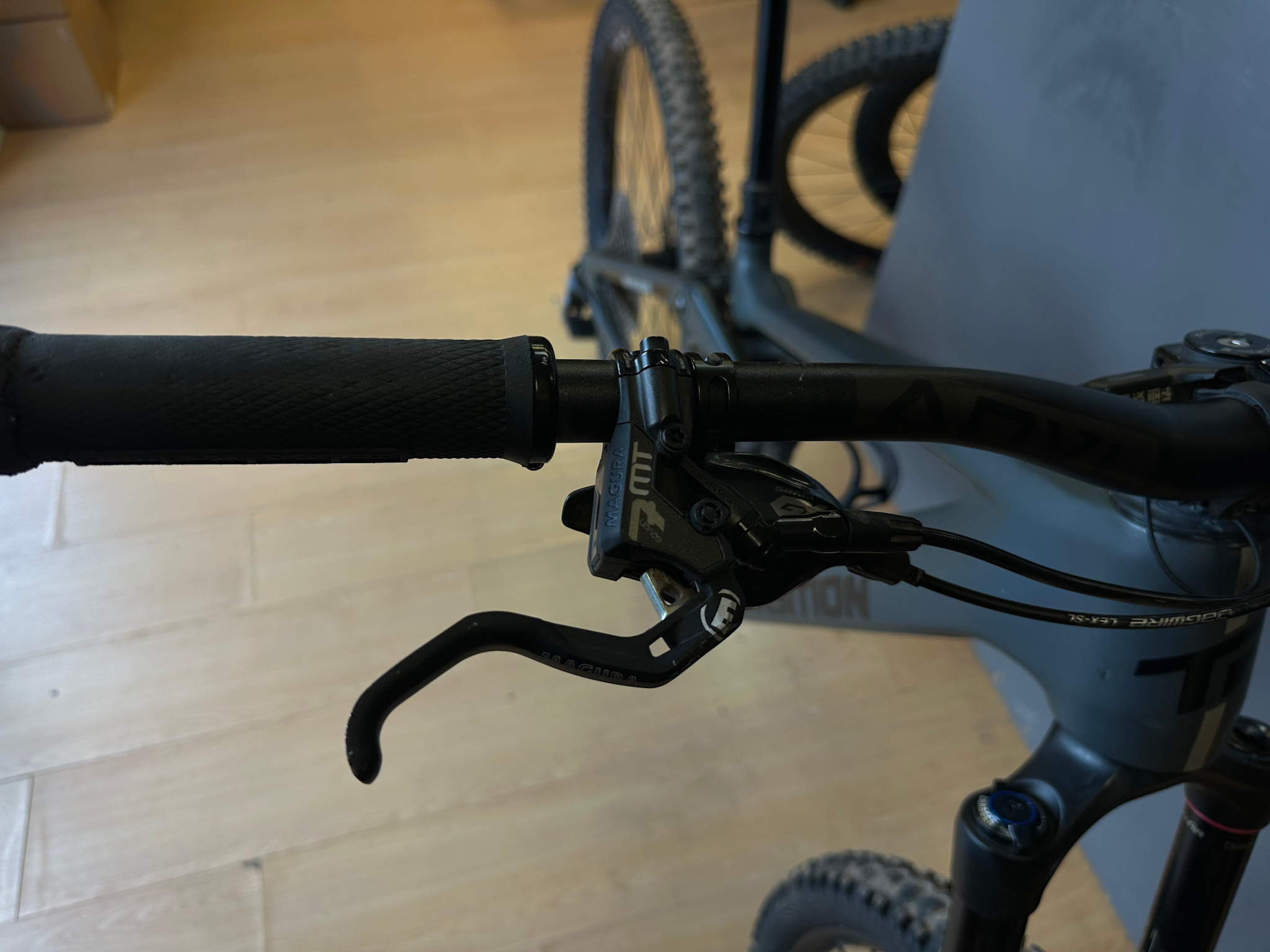 Transition Transition Repeater Carbon GX (Medium, Mossy  Green) DEMO w Rock Shox Lyrik