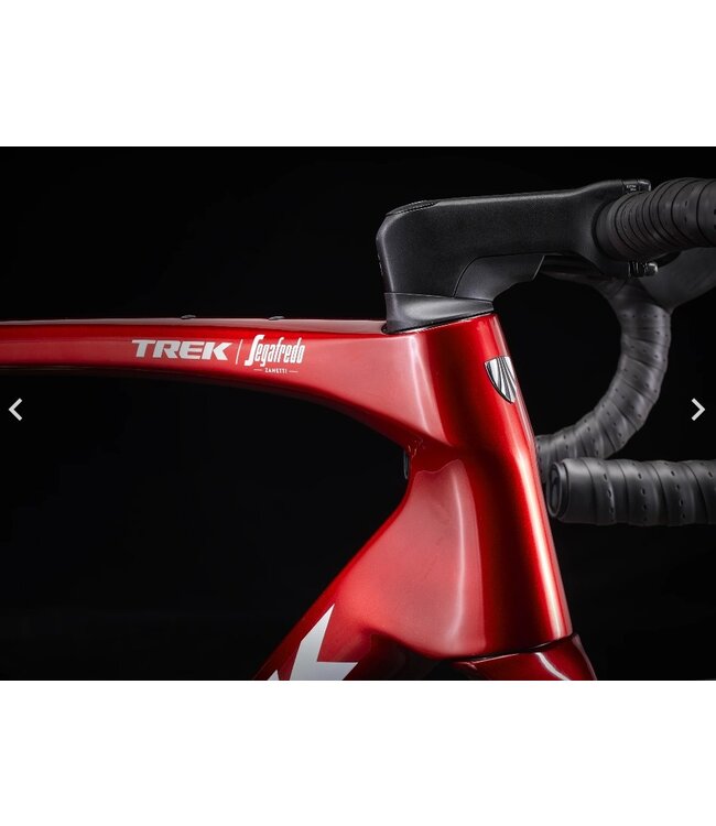 24 Trek Domane SLR 6 AXS Gen 4 Metallic Red Smoke to Blue Smoke Fade