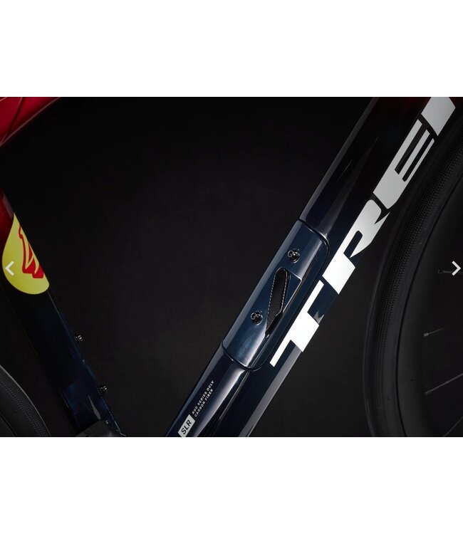 24 Trek Domane SLR 6 AXS Gen 4 Metallic Red Smoke to Blue Smoke Fade