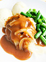 Ground beef patties & onions in sauce, green beans and mash (325g)