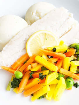 Cod with lemon, mixed vegetables and mashed potatoes