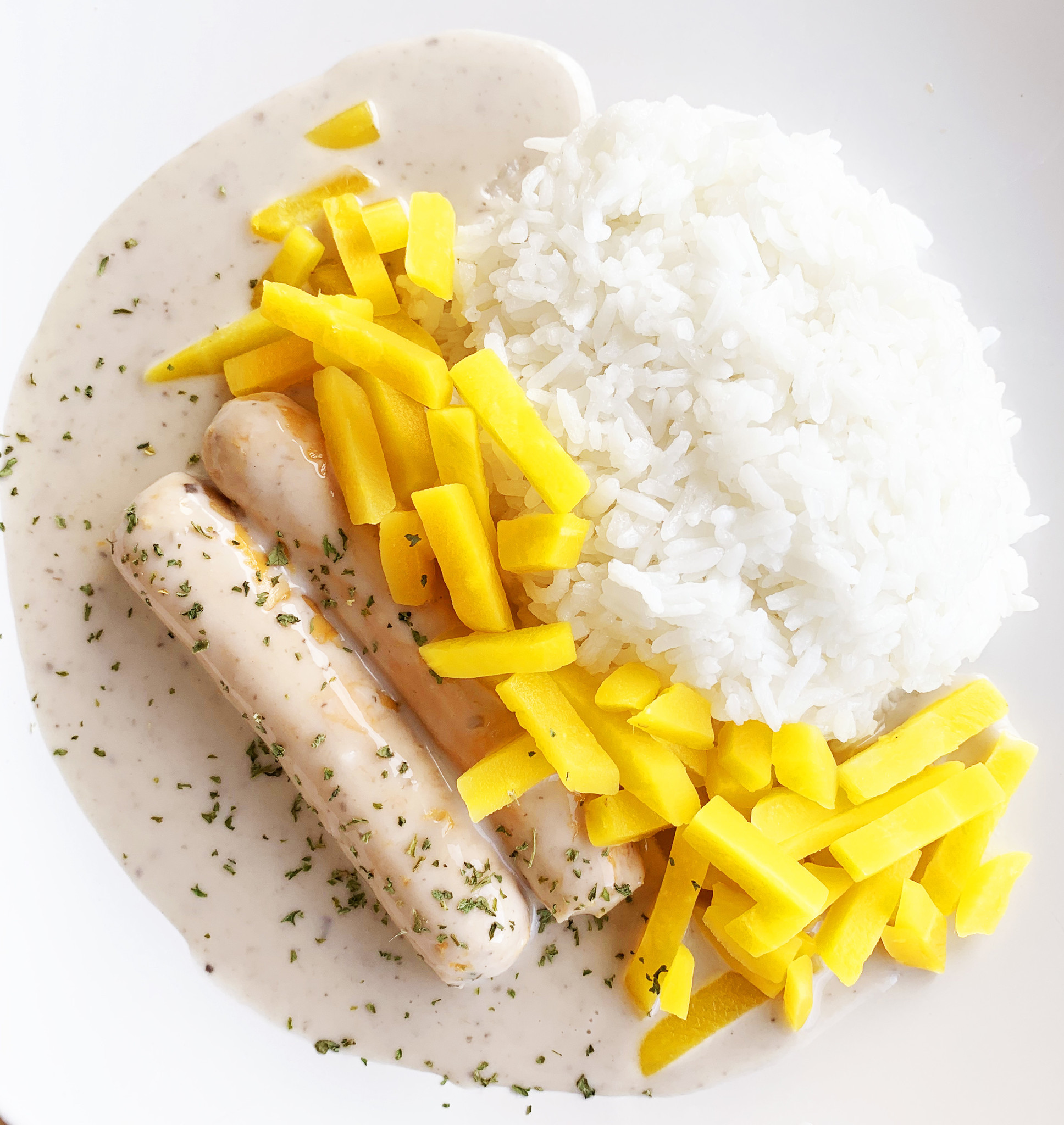 Sausages, mushrooms, yellow carrots & rice (325g)