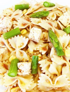 Farfalle with homemade sundried tomato pesto, tofu & vegetable (vegan) (275g)