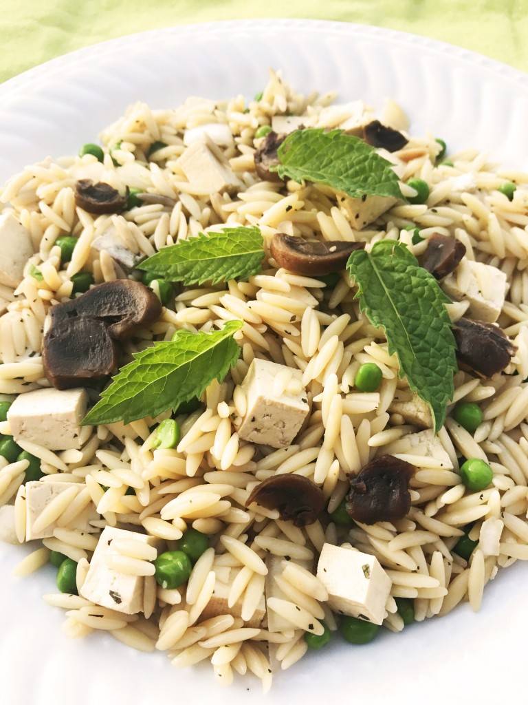 Tofu, mushrooms, green peas & mint orzo (175g)