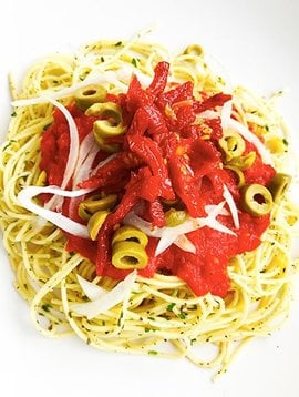 Spaghettini with sundried tomatoes, marinara sauce & green olives