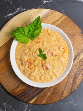 Risotto au pesto de tomates séchées, bisque de homard, crevette & ail confit