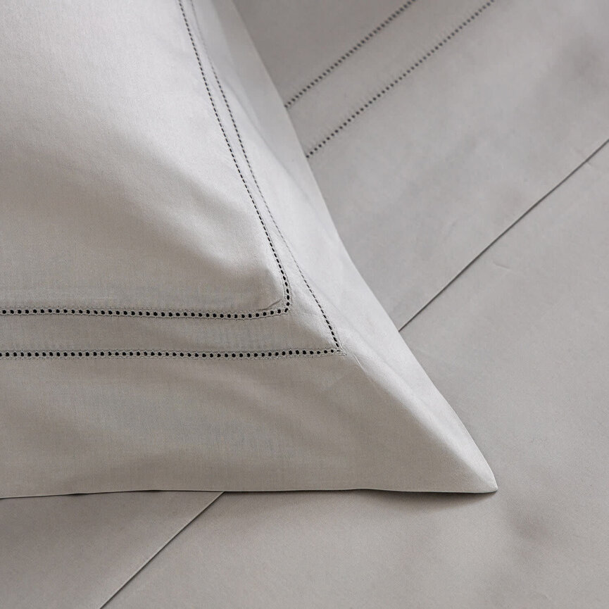 Frette Doppio Ajour- double hemstitch