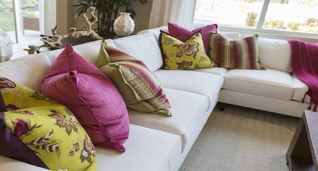 How to Decorate With Throw Pillows