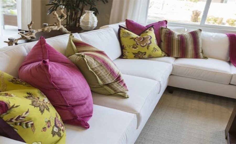 How to Decorate With Throw Pillows
