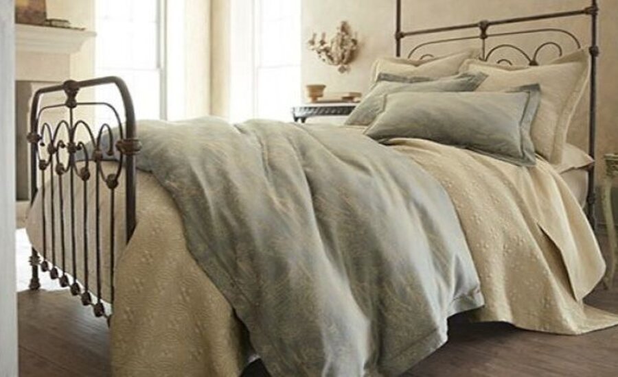 Linen Alley: Building The Perfect Winter Bed In Jackson Hole