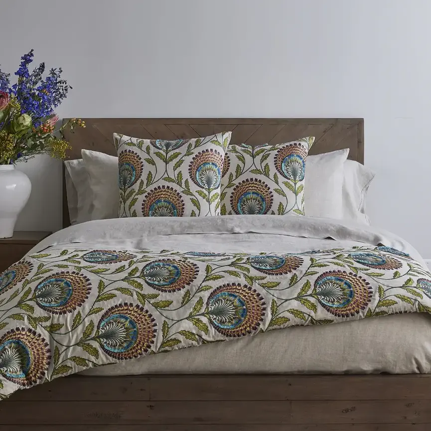 AG Tavus Padded Throw Multi