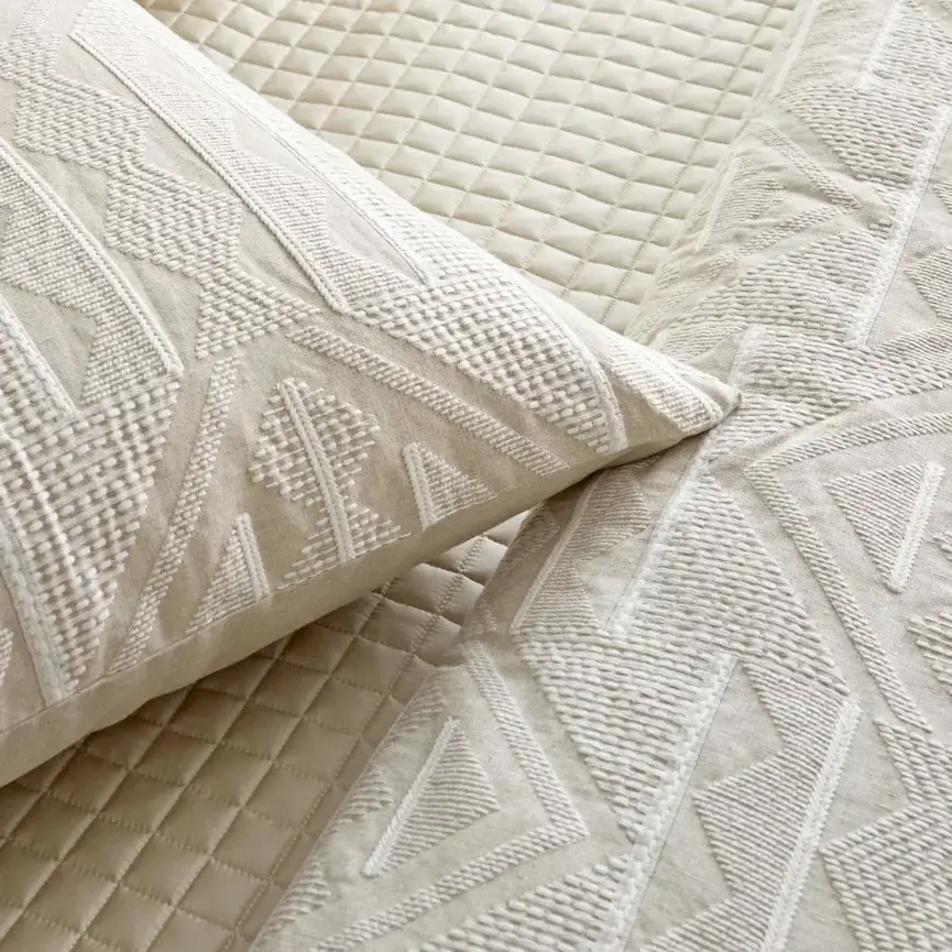 AG Prestige Padded Throw