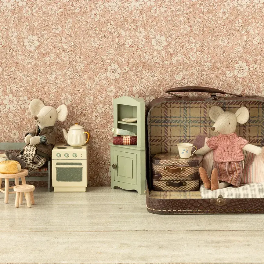Jacket, Pants and Tie in Suitcase-Grandpa Mouse