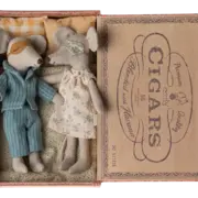 Mum & Dad mice in Cigarbox