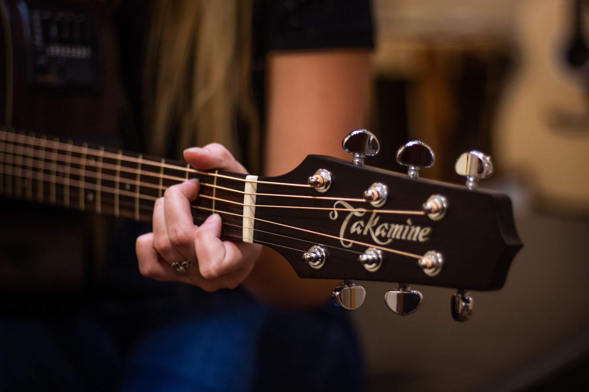 Takamine Now at Sims!