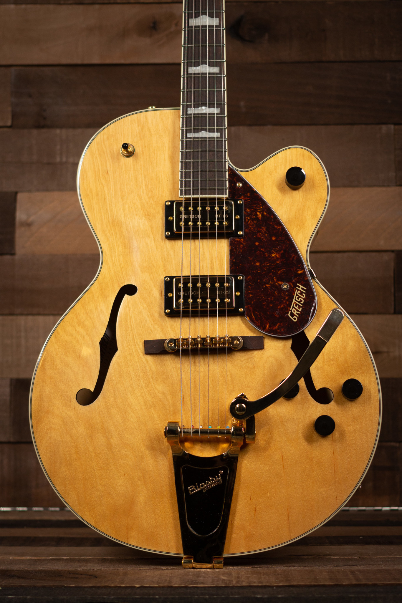 Gretsch G2410TG Streamliner™ Hollow Body Single-Cut with Bigsby® and Gold  Hardware, Laurel Fingerboard, Village Amber