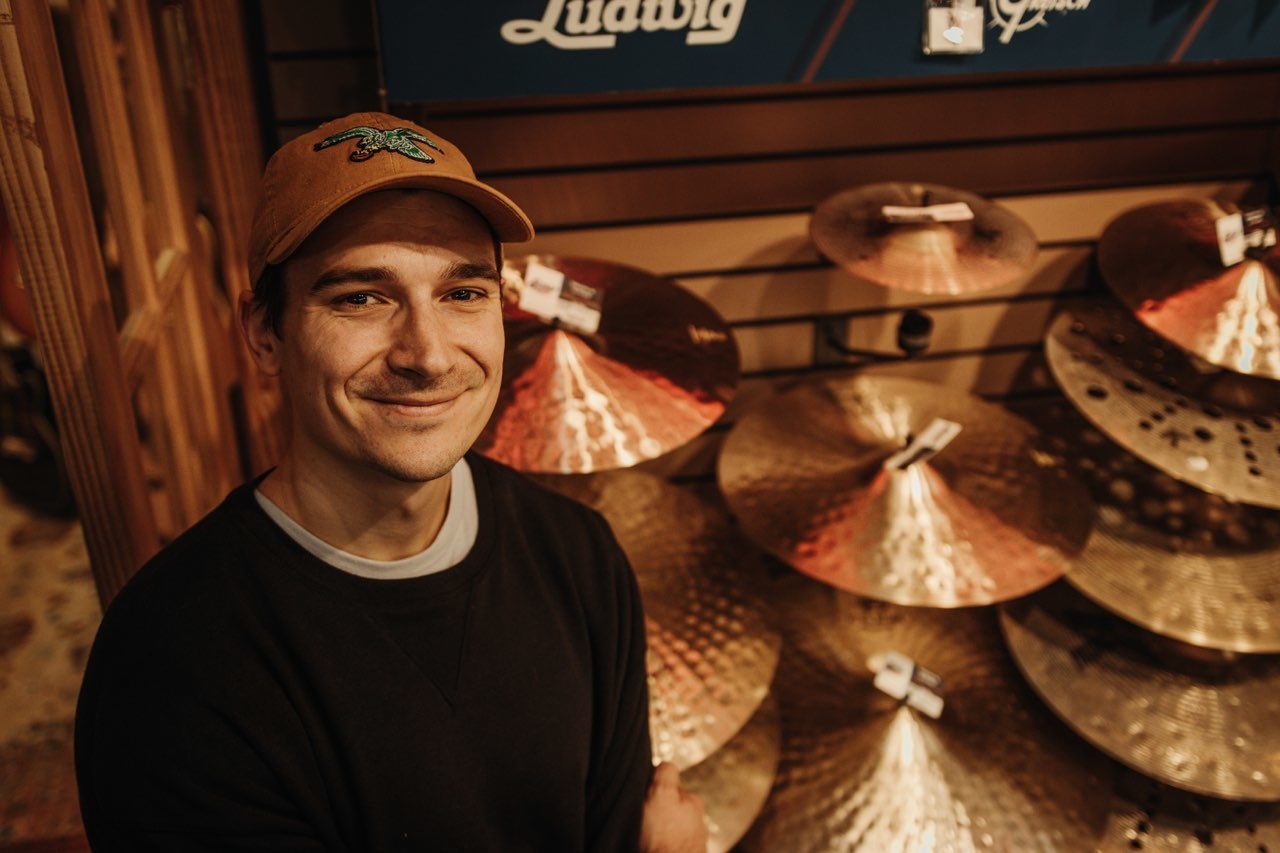 The Left Cymbal Dilemma: A Quest for the Impossible?