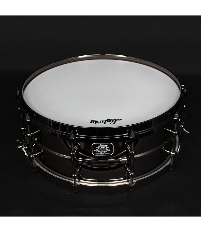 Ludwig 5.5" x 14" Universal Brass Snare Drum, Black Nickel Hardware