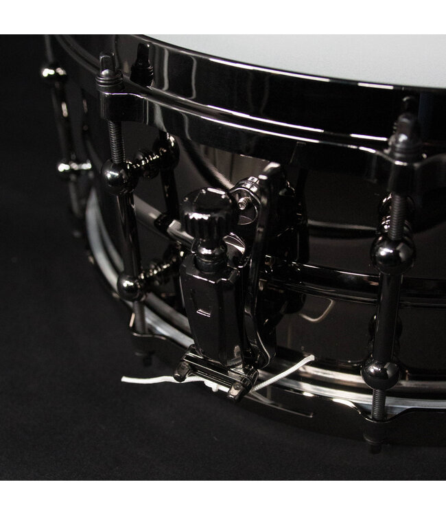 Ludwig 5.5" x 14" Universal Brass Snare Drum, Black Nickel Hardware